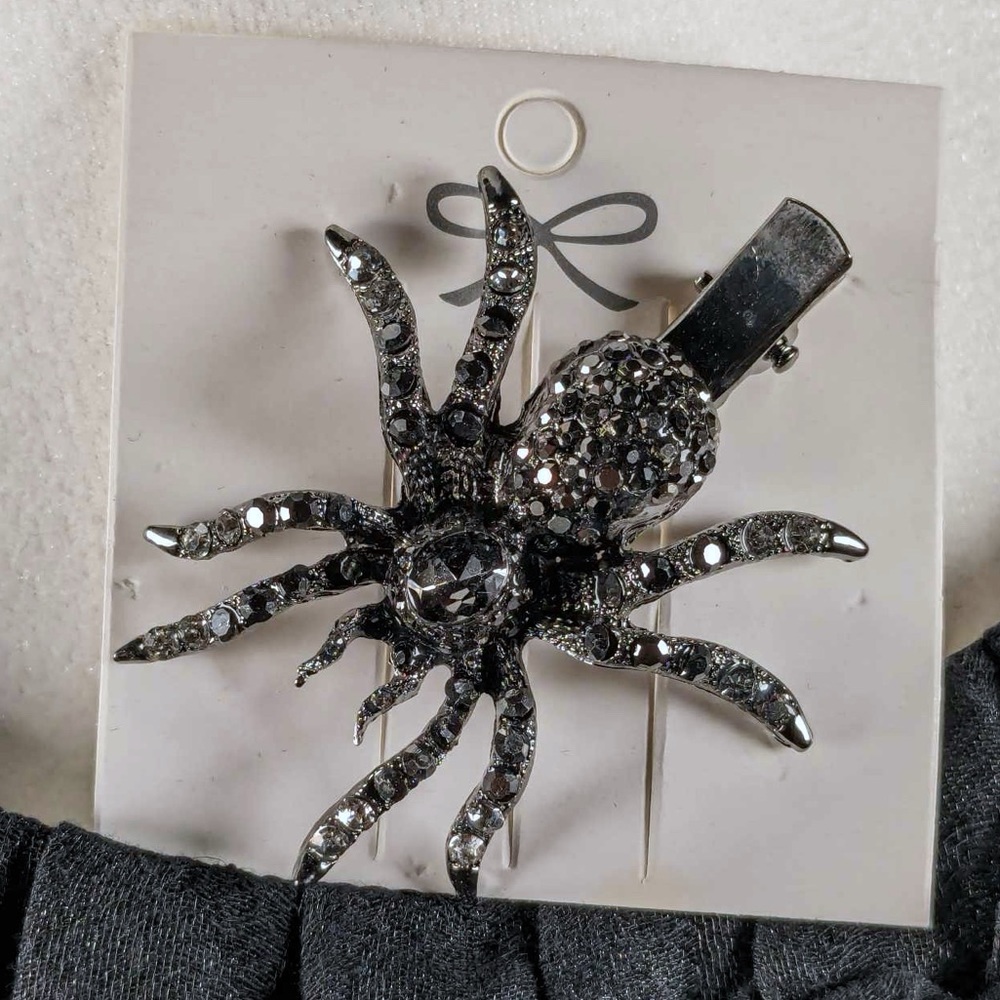 NWT Halloween Rhinestones and Crystal Hair clip - SPIDER